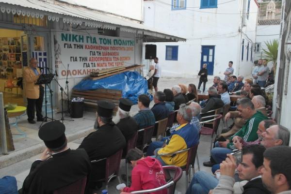 Με επιτυχία πραγματοποιήθηκαν στην Ύδρα τα εγκαίνια του εκλογικού κέντρου του Μανόλη Τσακίρη