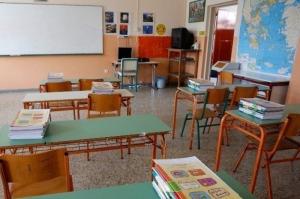 Χωρίς μάσκες,  αλλά με τεστ για τους ανεμβολίαστους εκπαιδευτικούς, ανοίγουν τη Δευτέρα τα σχολεία