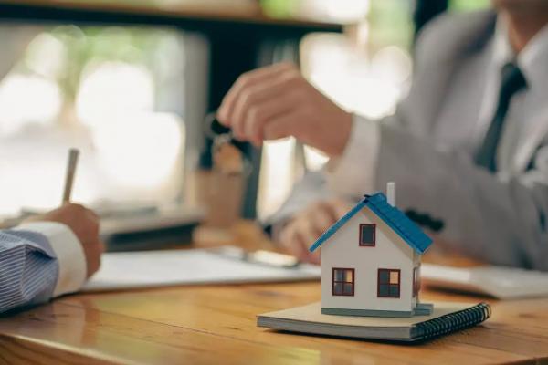 Επτά αλλαγές  στην αγορά ακινήτων το 2024 - Πιο εύκολη και ταχύτερη η μεταβίβαση - Τι αλλάζει στις βραχυχρόνιες μισθώσεις