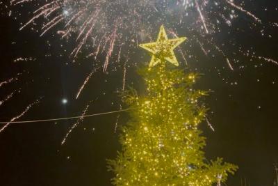 Ευχαριστήριο   της Αντιδημάρχου Μαίρης Κάτσικα για τη φωταγώγηση του Χριστουγεννιάτικου Δέντρου