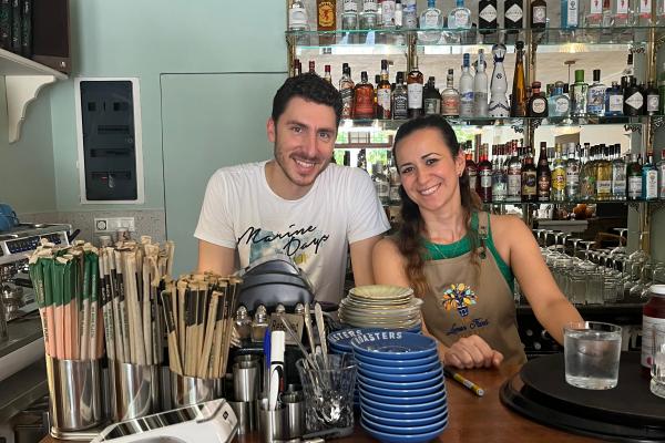 The Lemon Trees - Το ατμοσφαιρικό café bar της Ύδρας, καταφύγιο ποιοτικής γεύσης και όμορφων συναναστροφών