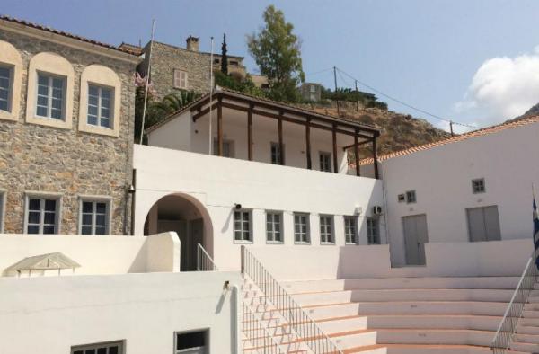 Απόγνωση για τις ελλείψεις καθηγητών. Και νέα επιστολή του Συλλόγου Γονέων του Λυκείου Ύδρας