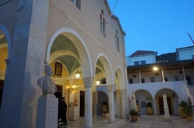 Πρόγραμμα Ιερών Ακολουθιών του Ι. Καθεδρικού Ναού  Ύδρας για το τριήμερο της Αγίας Πεντηκοστής