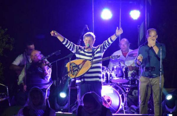 Στο αποκριάτικο γλέντι της Ύδρας θα τραγουδήσει ο Βαγγέλης Κονιτόπουλος