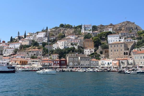 Χωρίς ΕΝΦΙΑ  η κύρια κατοικία στην Ύδρα από το 2027