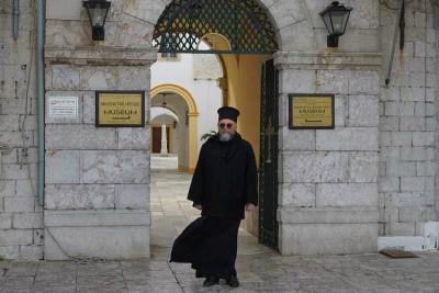 Πανηγυρικά ήχησαν  οι καμπάνες του Ιστορικού Μοναστηριού, νυν Καθεδρικού Ναού της Ύδρας. Ευχές από τον πρωτ. Α. Δαρδανό