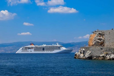 Στην Ύδρα το κρουαζιερόπλοιο MS Europa 2