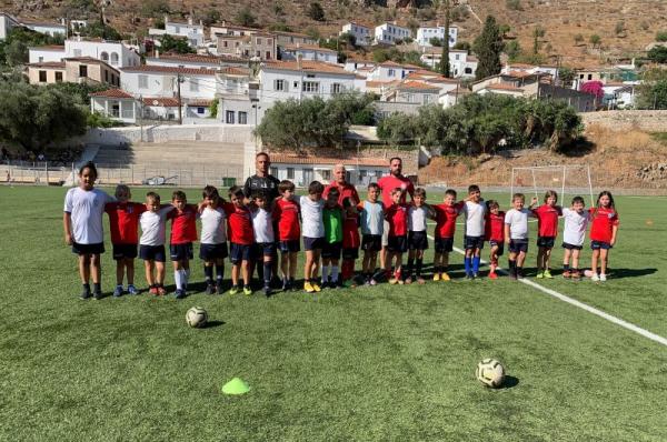 Με μεγάλη επιτυχία ο Φιλικός αγώνας των Ακαδημιών του Α.Ο.Ύδρας και του Τροιζηνιακού στο Γήπεδο της Ύδρας