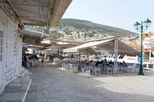 Ανοιχτή η εστίαση από σήμερα, χωρίς μουσική, με τραπεζοκαθίσματα αποκλειστικά σε ανοικτό χώρο