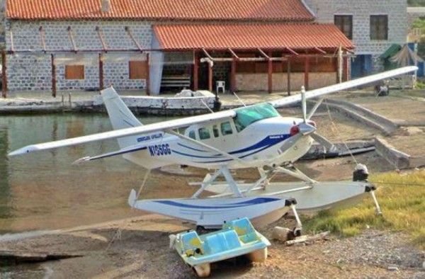 Λήγει η ταλαιπωρία του υδροπλάνου που προσθαλασσώθηκε στην Ύδρα