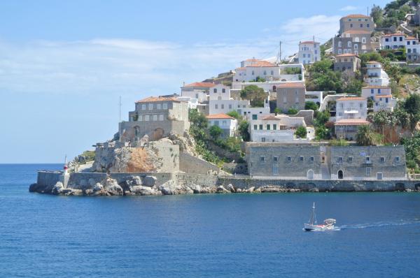 Διακοπές με τηλεργασία θα συνδυάσουν οι τουρίστες στα ελληνικά νησιά. Η Ύδρα στις επιλογές τους