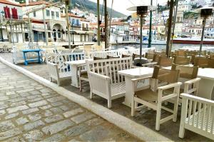 Πρωτοβουλία Θεοδωρικάκου  για αύξηση εξωτερικού χώρου στα καταστήματα εστίασης σε συνεννόηση με την ΚΕΔΕ