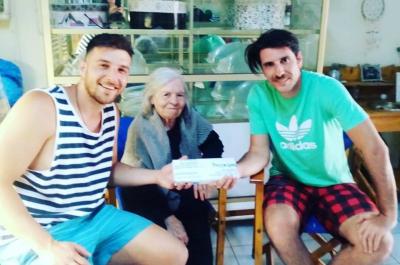 O Μελέτης  από τις &quot;Αγριες Μέλισσες&quot; δοκίμασε Υδραίικο ζαχαρομπακλαβά και του φάνηκε εξαιρετικός