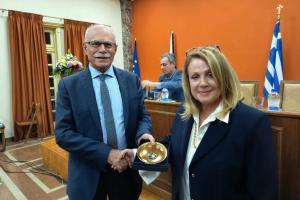 Η Πρόεδρος  του Φορέα Διαχ. των ΓΑΚ/ΙΑΜ Ύδρας Ντίνα Αδαμοπούλου στο Διήμερο Μνήμης της Ναυμαχίας του Κατάκολου