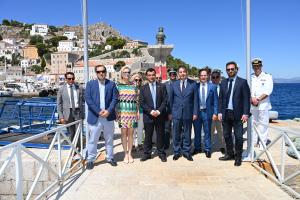 Η Κυριακή  των Μιαουλείων στην Ύδρα. Στιγμιότυπα και ανάκρουση του Εθνικού Ύμνου