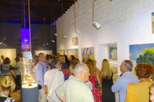 Εγκαινιάστηκε με εξαιρετική επιτυχία η έκθεση του Νίκου Στεφάνου στην Ύδρα σε επιμέλεια του Εικαστικού Αλέξη Βερούκα