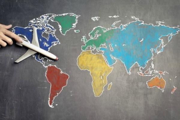 To σχέδιο επανεκκίνησης του ελληνικού τουρισμού παρουσίασε στη Βουλή ο Χ. Θεοχάρης