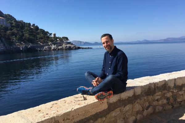 Ο Χρήστος Δασκαλάκης αποκαλύπτει στη Marie Claire τα μυστικά του νησιού που αγάπησαν οι διάσημοι