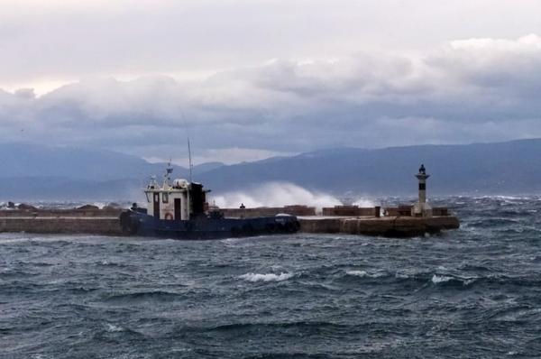 Κρύο και αέρα έφερε η "Μήδεια" στην Ύδρα - Σε εξέλιξη  η κακοκαιρία