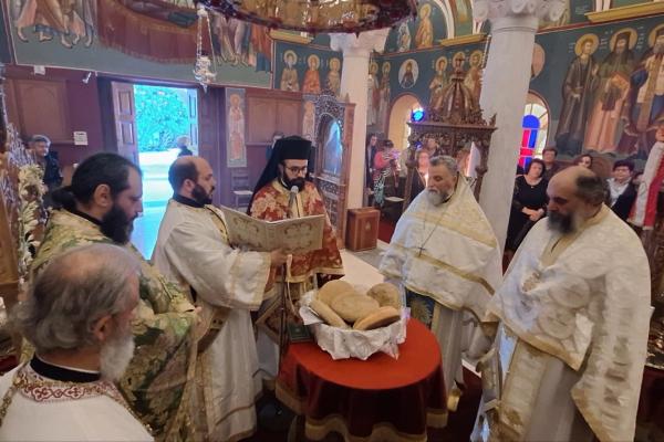 Τελέστηκε   Όρθρος, Ιερατικό Συλλείτουργο και Ευλογία μήλων στον Ι. Ναό του Αγίου Κωνσταντίνου της Ύδρας