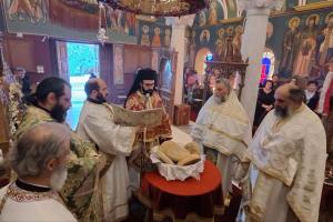 Τελέστηκε Όρθρος, Ιερατικό Συλλείτουργο και Ευλογία μήλων στον Ι. Ναό του Αγίου Κωνσταντίνου της Ύδρας