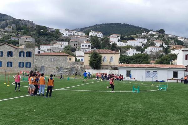 Οι μαθητές των σχολείων της Ύδρας απόλαυσαν τη γιορτή αθλητισμού Kids' Athletics!
