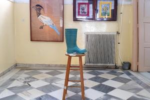 Η έκθεση  «Pow, Blop, Wizz» του Δημήτρη Αντωνίτση παρουσιάζεται στην Ακαδημία Εμπορικού Ναυτικού της Ύδρας