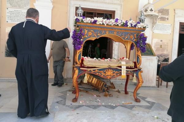 Απρόοπτο συμβάν  - Κατέρρευσε περίτεχνο τμήμα του κουβουκλίου του Επιταφίου του Καθεδρικού Ναού Ύδρας