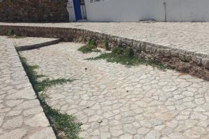 Βρομιά, ακαθαρσίες  και εγκατάλειψη σε πολλά σημεία της Ύδρας - Ανάγκη για άμεσο καθαρισμό του οικισμού