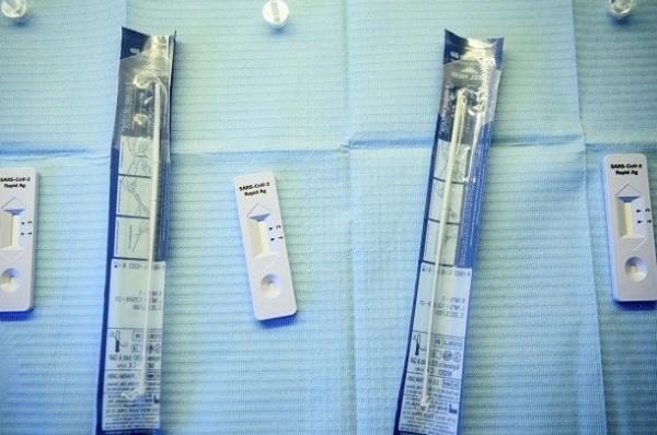 Τρίτο κύμα κορωνοϊού αλλά πιο ήπιο, λόγω των εμβολίων, προβλέπει ο ομογενής καθηγητής του Γέηλ, Ν. Χρηστάκης