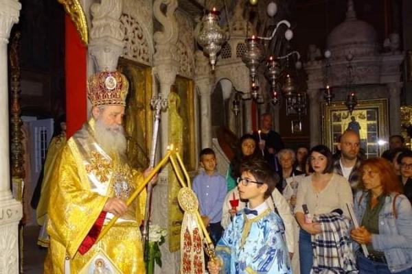 Ο Σεβασμιότατος Ποιμενάρχης κ. ΕΦΡΑΙΜ προεξήρχε το βράδυ του Μ. Σαββάτου της Ακολουθίας της Αναστάσεως στον Καθεδρικό Ναό Ύδρας