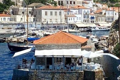 Δύο εστιατόρια  της Ύδρας παίρνουν καλή κριτική για πιάτα τους από τον γευσιγνώστη Πάνο Δεληγιάννη