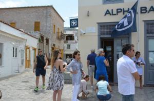 O Κώστας Αναστόπουλος για το κλείσιμο του υποκαταστήματος της τράπεζας Alpha Bank στην Ύδρα