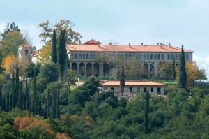 Ο Σεβασμιότατος Μητροπολίτης ΕΦΡΑΙΜ στις εορταστικές εκδηλώσεις της ιστορικής Ιεράς Μονής Αγίας Λαύρας Καλαβρύτων