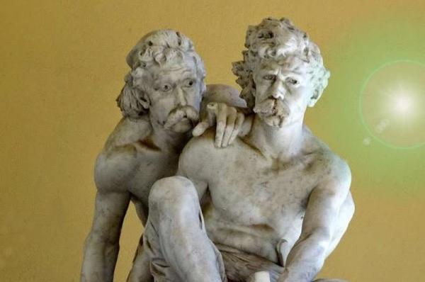 Στην Ιταλία βρίσκεται το υπέροχο άγαλμα του Κανάρη και του Πιπίνου που αναπαριστά την πυρπόληση της τουρκικής ναυαρχίδας στη Χίο