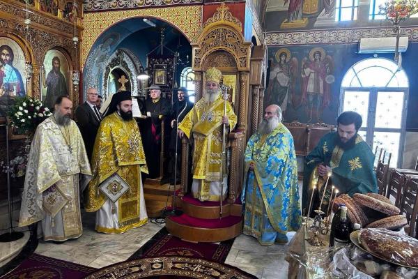 Ο Σεβ. Μητροπολίτης Ύδρας κ. ΕΦΡΑΙΜ ιερούργησε στον Ι. Ενοριακό Ναό Αγίων Αποστόλων Πέτρου και Παύλου Ηλιοκάστρου