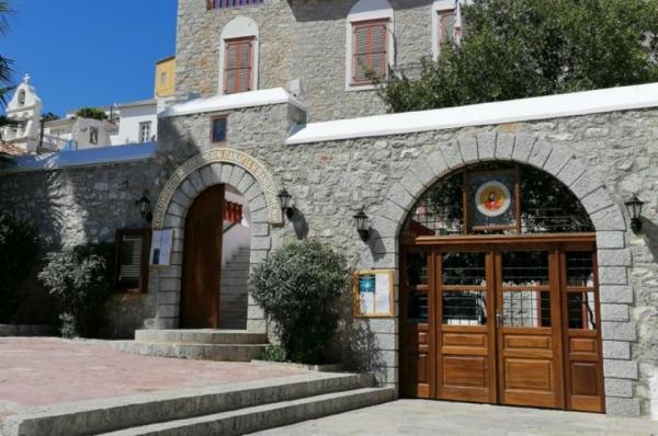 Δωρεά στο Κουλούρειο Νοσοκομείο από τον Δρα Πάνο Κορωνάκη - Rohlf, Πρόεδρο και Διευθ. Σύμβουλο της Paul Hartmann AE