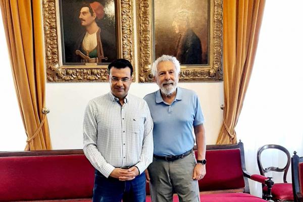 Συνάντηση Δημάρχου Ύδρας Γ. Κουκουδάκη με τον Δήμαρχο του Tarpon Springs των ΗΠΑ, Κ. Βατικιώτη