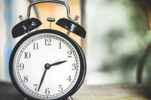 Αλλαγή ώρας 2025:  Πότε γυρνάμε τους δείκτες μπροστά