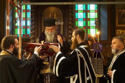 Στην Ακολουθία  του Νυμφίου στον Ι. Καθεδρικό Ναό Ύδρας χοροστάτησε ο Μητροπολίτης ΕΦΡΑΙΜ