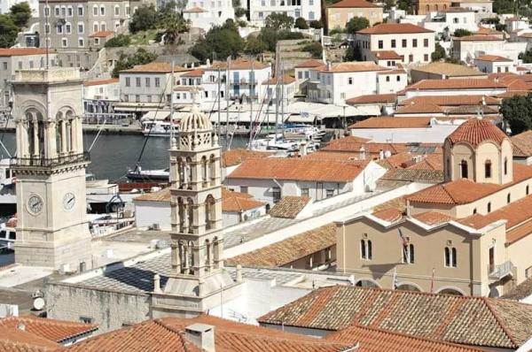 Ι. Καθεδρικός Ναός Ύδρας: Ευπαθείς ομάδες και ηλικιωμένοι να μείνουν σπίτι. Στον Ναό τηρούνται αυστηρά οι κανόνες υγιεινής