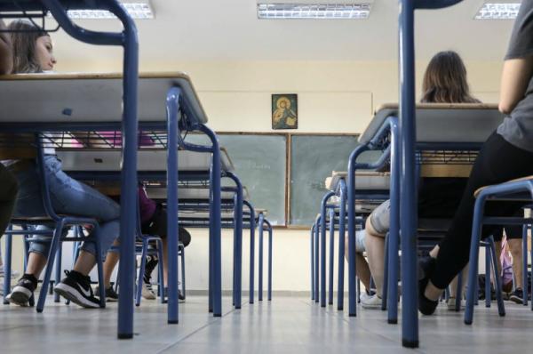 Πανελλήνιες: Προσευχή  για τις εξετάσεις των μαθητών στον Ι. Καθεδρικό Ναό Κοιμήσεως Θεοτόκου Ύδρας