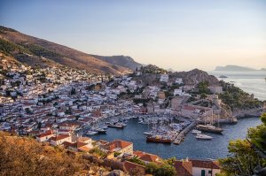 Η Ύδρα ανάμεσα στα 20 νησιά που προτείνει το Skyscanner