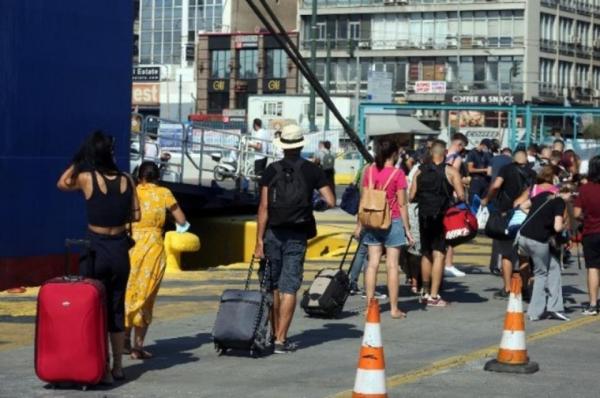 Σε εξέλιξη  η έξοδος ενόψει του Δεκαπενταύγουστου - Αυξημένη κίνηση στα λιμάνια