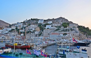 Προεκλογικές ζυμώσεις και έντονο παρασκήνιο