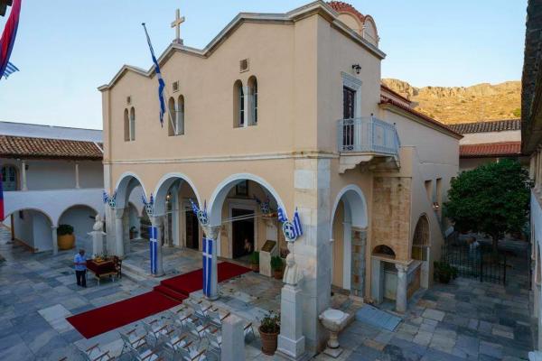 Ευχαριστίες   από τον Ι. Καθεδρικό Ναό Ύδρας προς τον Εικαστικό Αλέξη Βερούκα