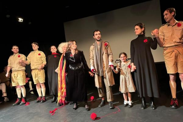 The Soldier Poet | Η πετυχημένη παράσταση της Αγγελικής Πετροπετσιώτη στο Chelsea Theatre