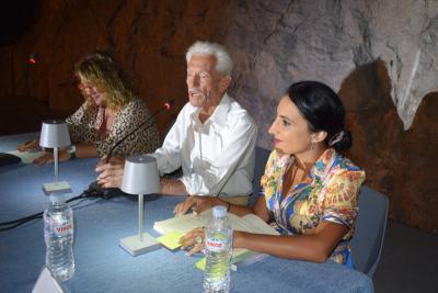 Από την παρουσίαση στο ΙΑΜΥ των βιβλίων, «Η Ασημένια» και «Ματωμένα Παιδιά», του Υδραίου Συγγραφέα Σταμάτη Βλαχοδημήτρη