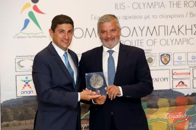Βράβευση Γ. Πατούλη από τη «Συμπολιτεία Ολυμπίας» για τη στήριξή του στις δράσεις ενίσχυσης του ολυμπισμού