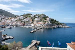 Ελεύθερη για όλους τους πολίτες από σήμερα η πρόσβαση στα νησιά